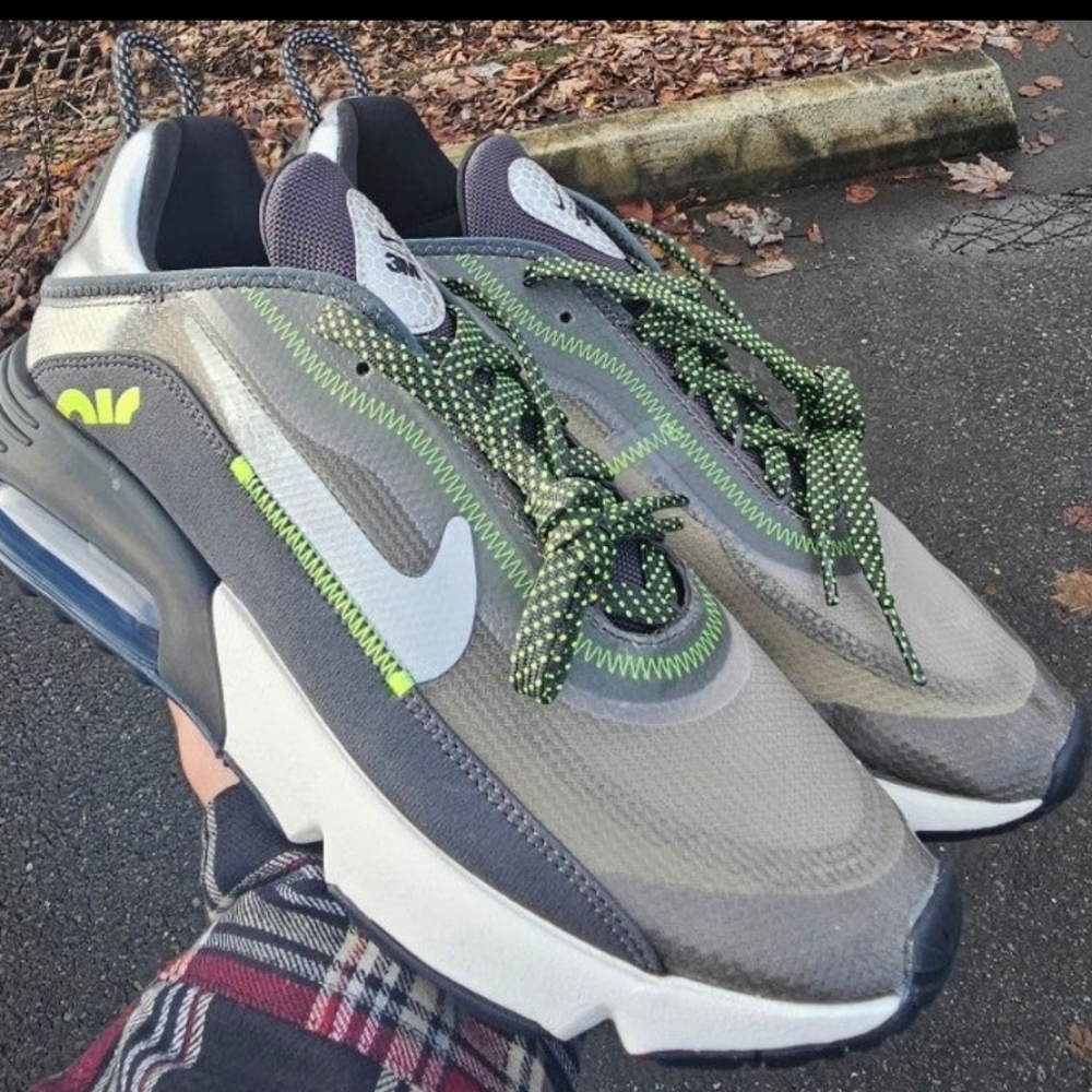 New women's Nike Air Max 2090